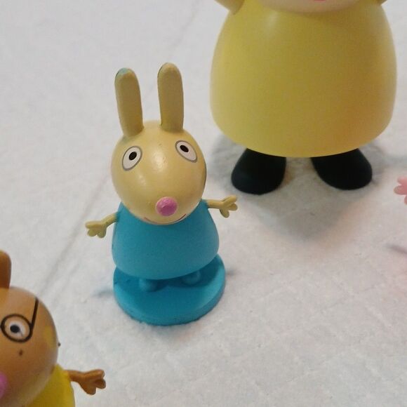 LOT OF 7 PEPPA PIG FAMILY & FRIENDS TOY FIGURES CHARACTERS COLLECTION - Picture 5 of 16